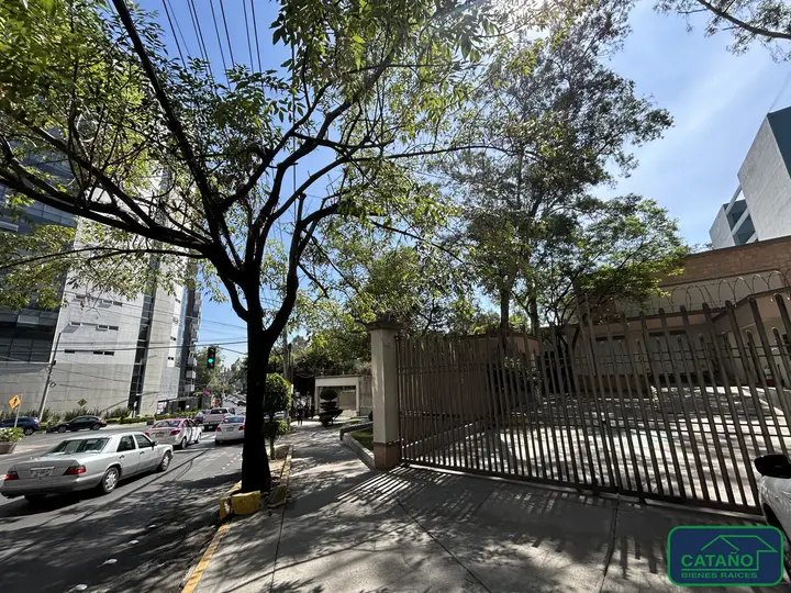 Edificio en venta, Los Alpes, Calzada de los Leones