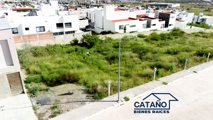 Terreno en fraccionamiento SAYAB JURIQUILLA QRO.