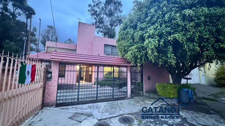 Casa en Venta con gran Jardín en Colina del Sur, 3 cerrada de Corceles