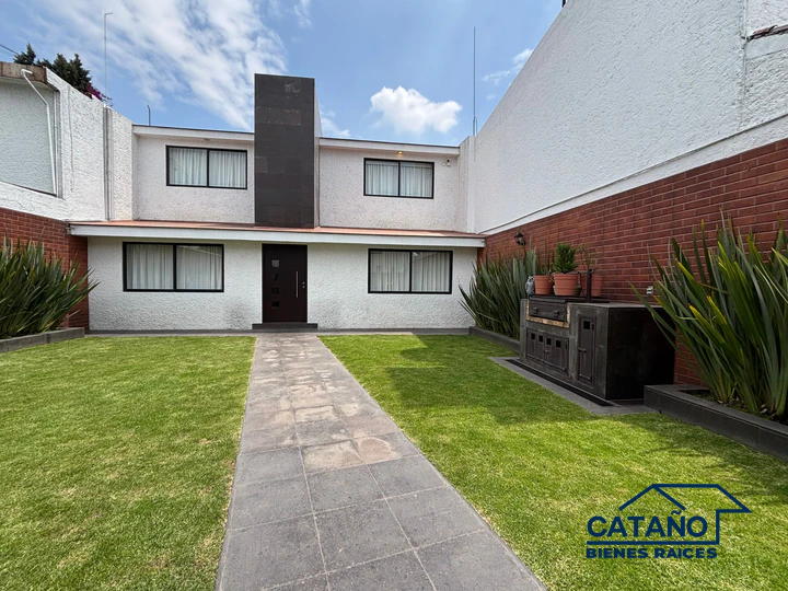 Casa en Venta, Las Águilas, Aquiles