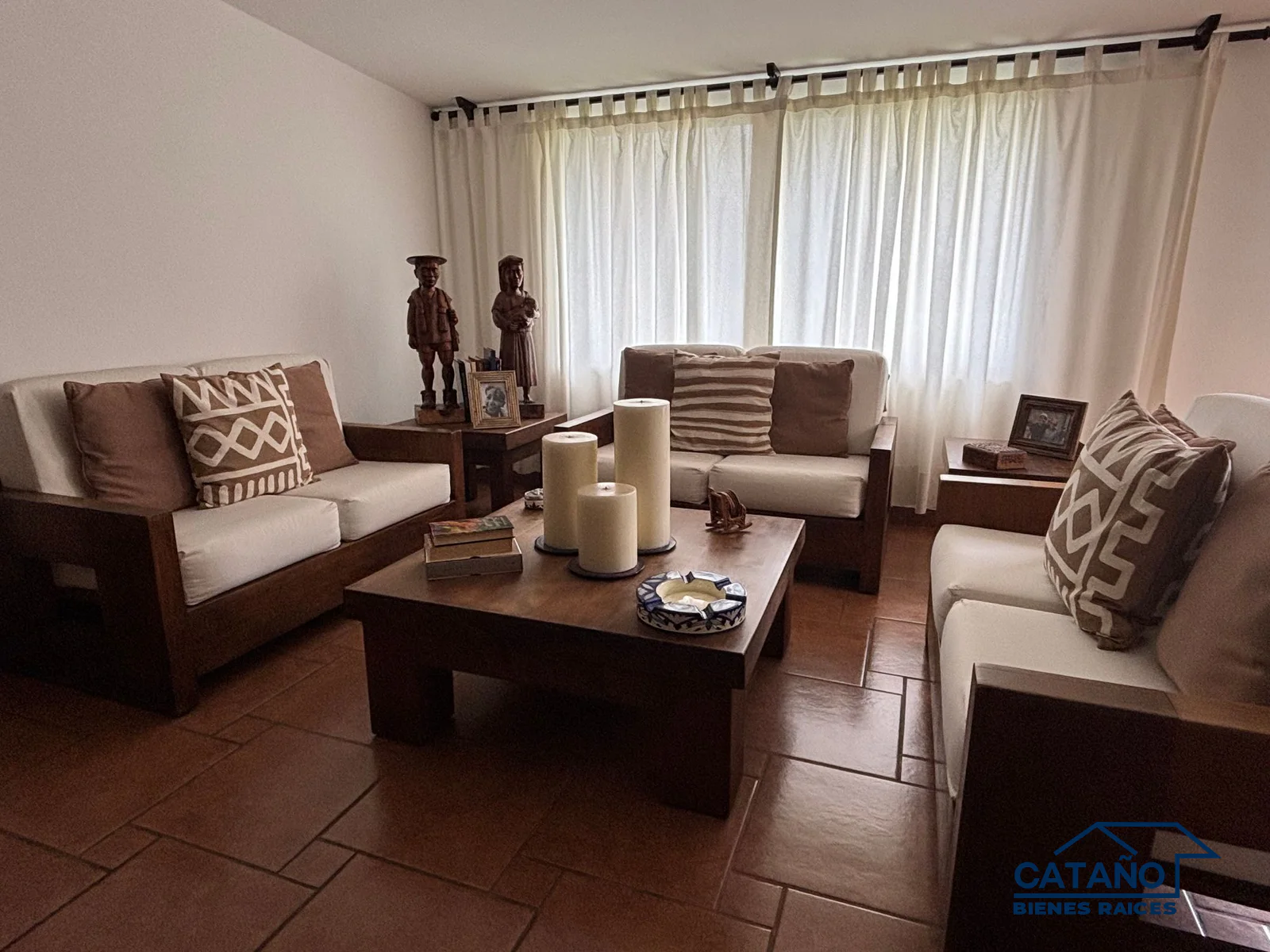 Casa en Venta, Las Águilas, Aquiles (5/12)