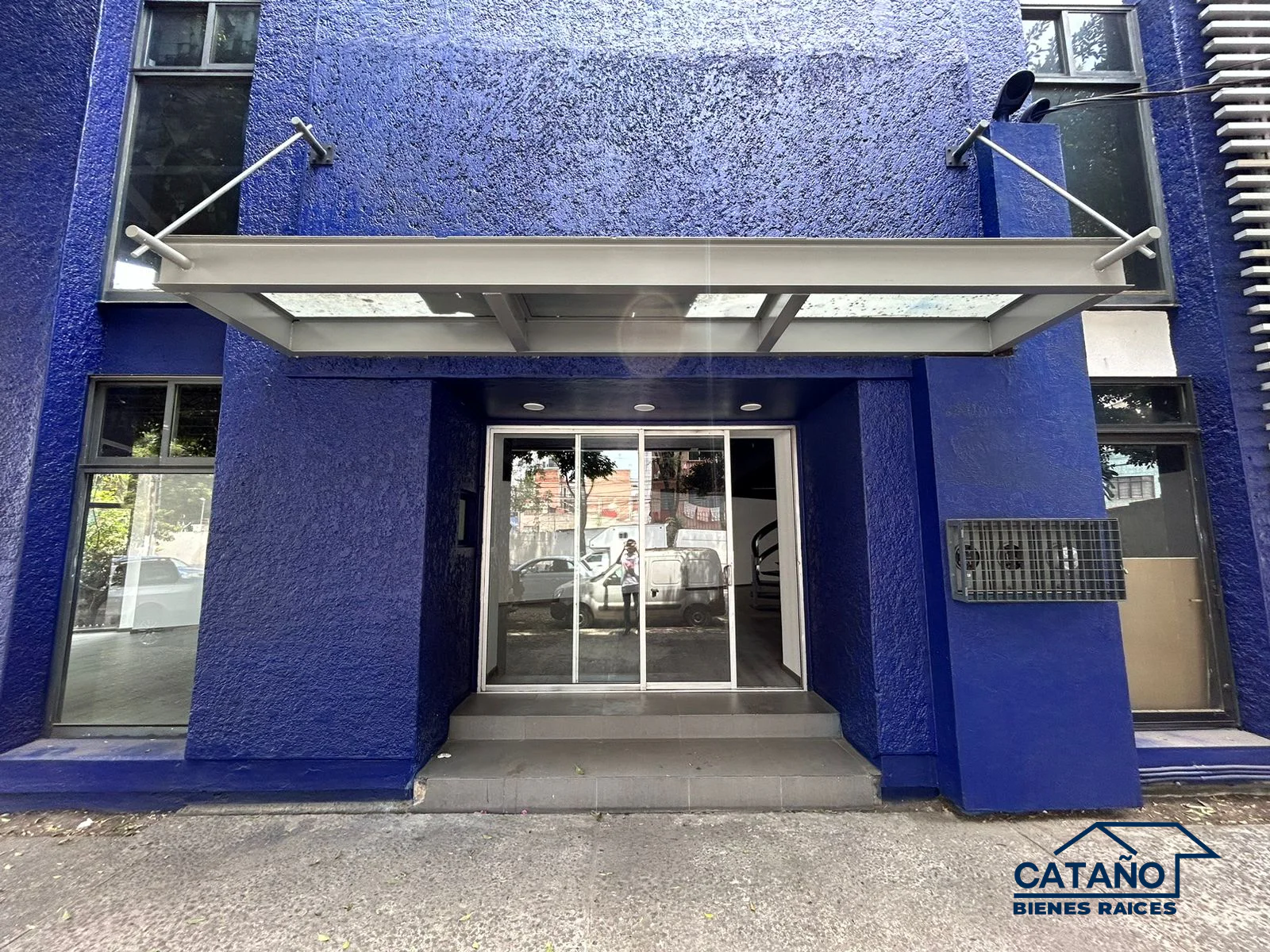 Excelente Edificio con uso comercial, 3 frentes, en Eje Central, Matías Romero (1/17)