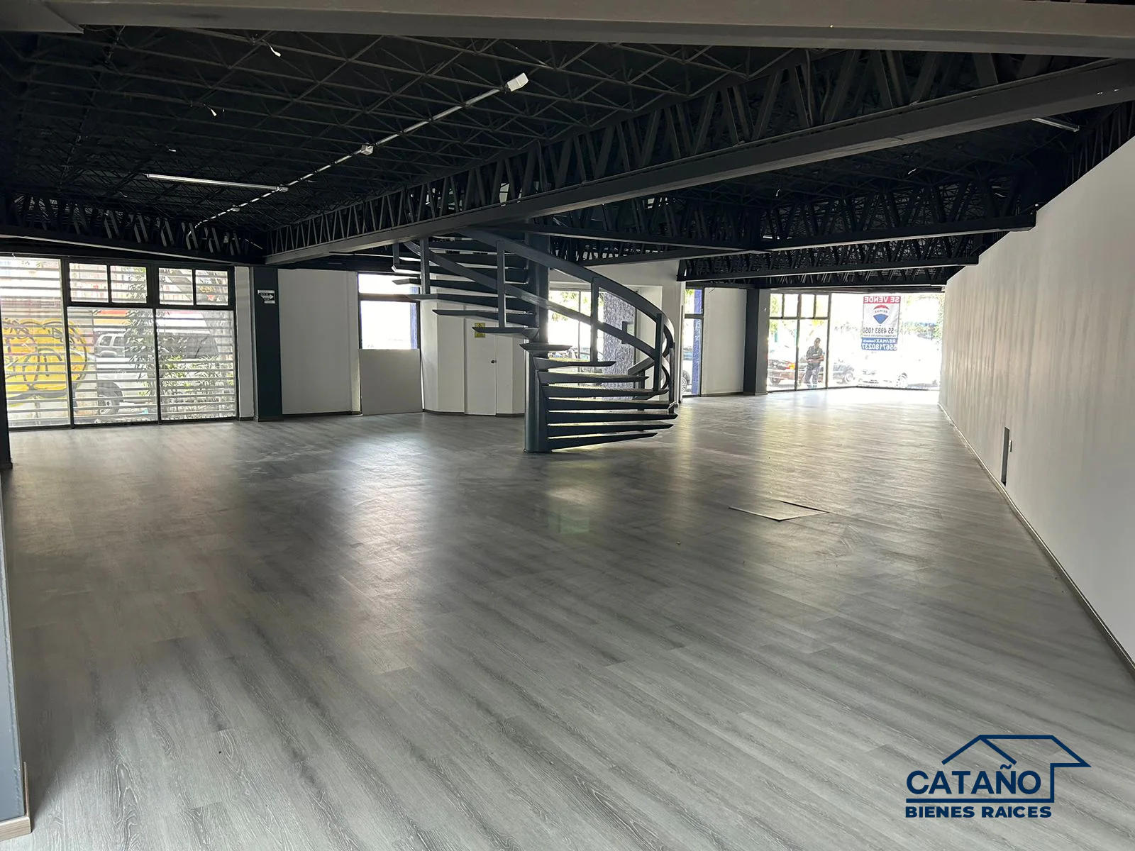 Excelente Edificio con uso comercial, 3 frentes, en Eje Central, Matías Romero (2/17)