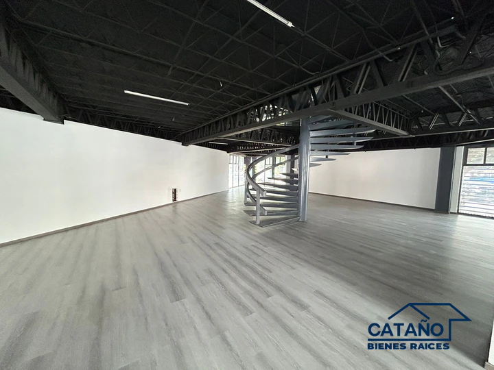 Excellent commercial building with 3 frontages on Eje Central, Matías Romero (3/6)