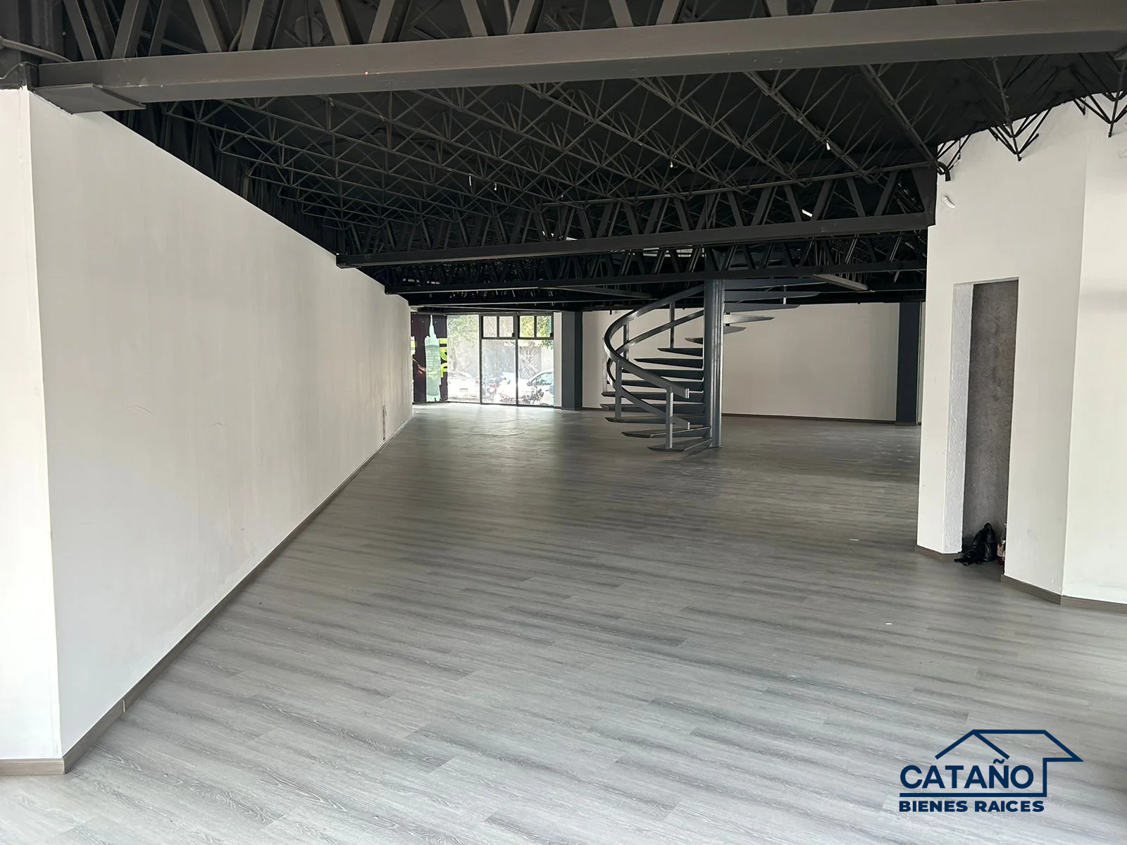 Excelente Edificio con uso comercial, 3 frentes, en Eje Central, Matías Romero (4/17)