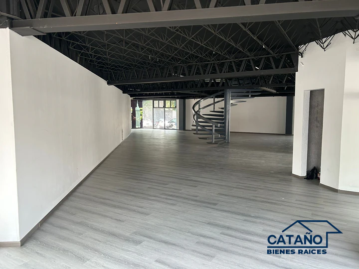 Excellent commercial building with 3 frontages on Eje Central, Matías Romero (4/6)