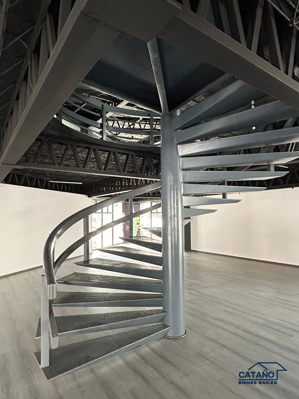 Excelente Edificio con uso comercial, 3 frentes, en Eje Central, Matías Romero (5/17)