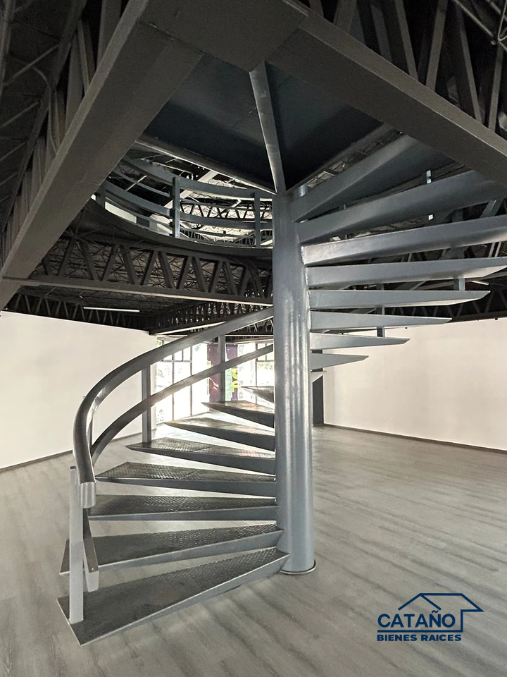 Excelente Edificio con uso comercial, 3 frentes, en Eje Central, Matías Romero (5/6)