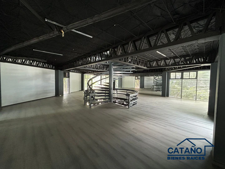 Excellent commercial building with 3 frontages on Eje Central, Matías Romero (6/6)