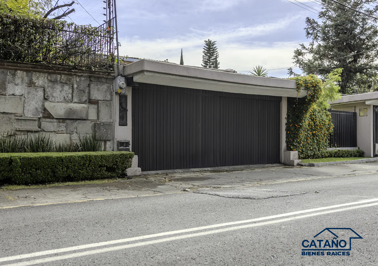 Casa en Venta y Renta, Jardines del Pedregal, Fuego (1/11)
