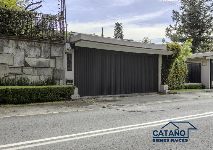 Casa en Venta y Renta, Jardines del Pedregal, Fuego (1/6)
