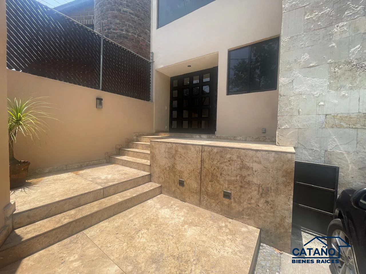 Casa en venta, amplia, excelente ubicación, en calle de los Picagregos (1/18)